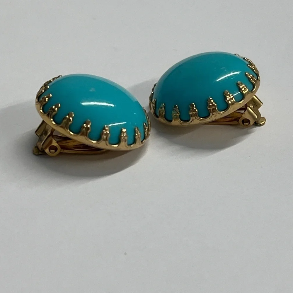 Vintage Round Faux Turquoise Clip-On Earrings 1” Diameter
